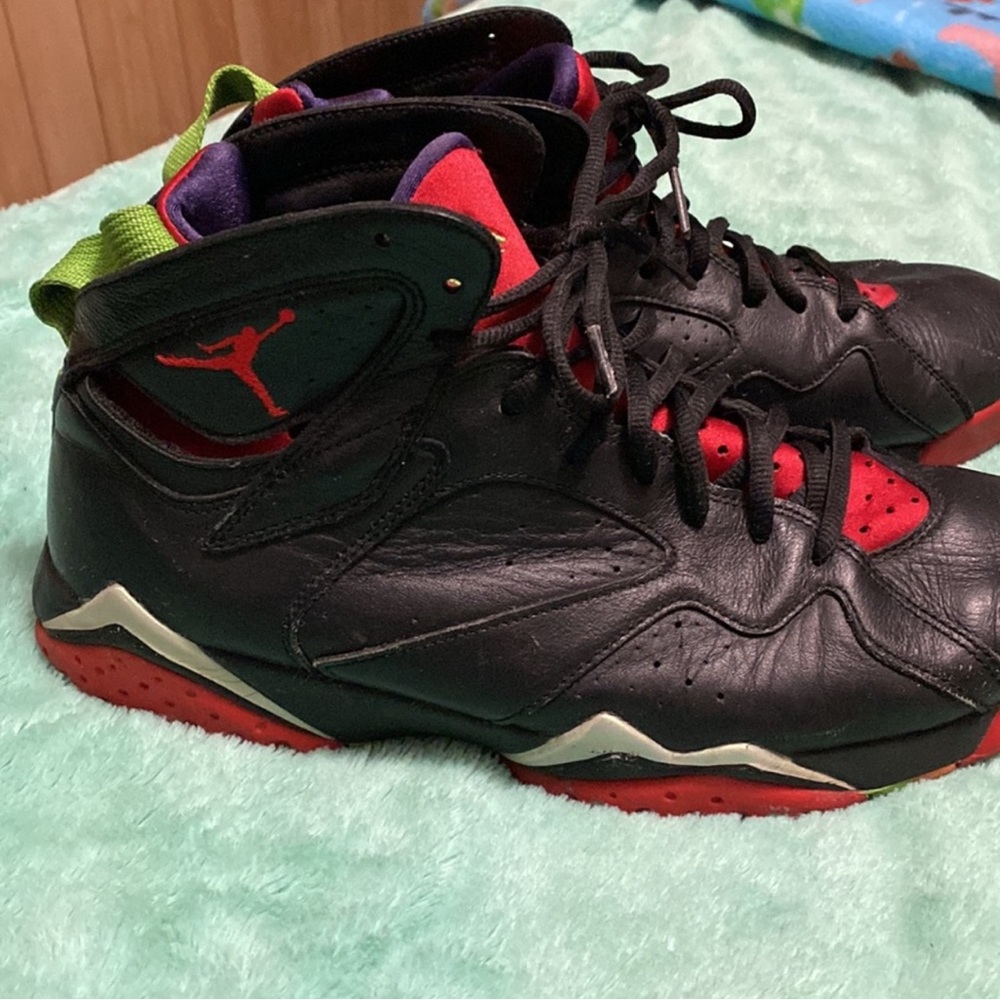 Nike Vintage Air Jordan 23 size 10.5 Black and Red good condition